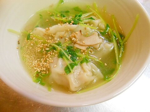 豆苗と餃子の中華スープ